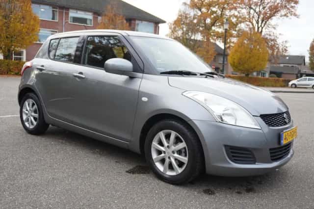 Suzuki Swift (2011) thumbnail 6