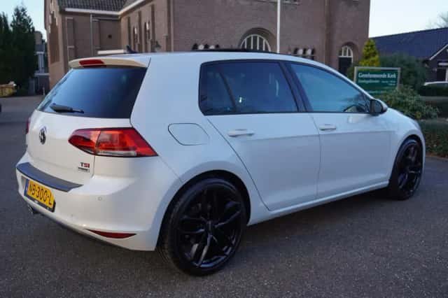Volkswagen Golf (2017) thumbnail 4