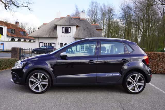 Volkswagen Polo (2011) thumbnail 2
