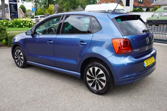 Volkswagen Polo (2016) thumbnail 3