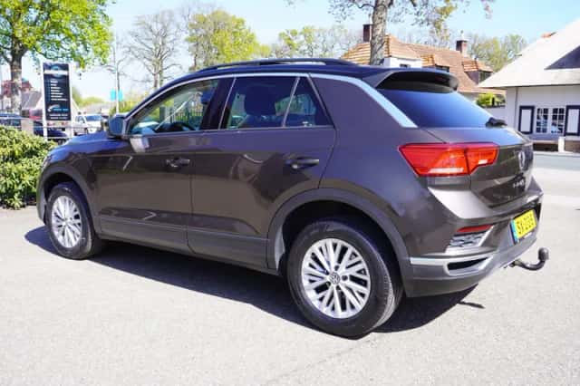 Volkswagen T-Roc (2018) thumbnail 3