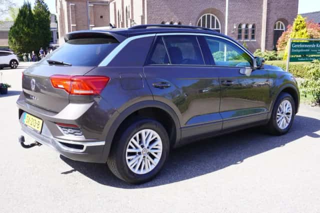Volkswagen T-Roc (2018) thumbnail 4
