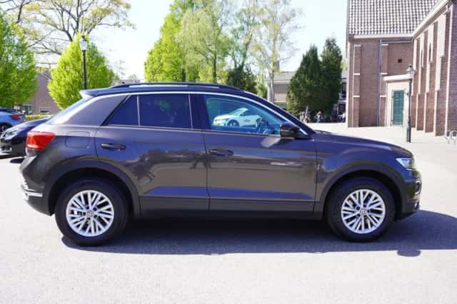 Volkswagen T-Roc (2018) thumbnail 5