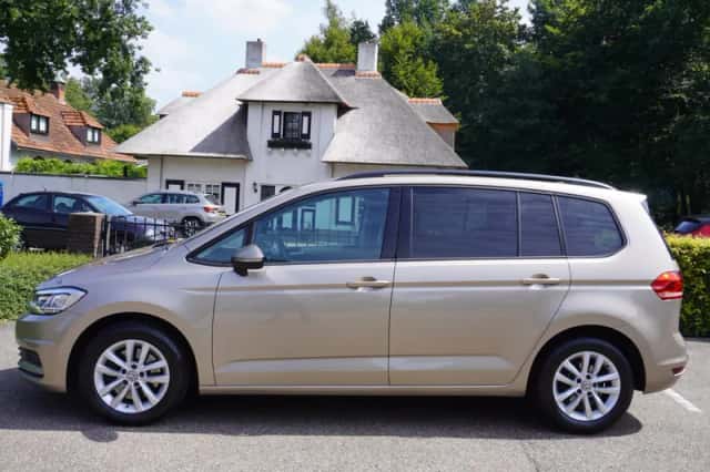 Volkswagen Touran (2019) thumbnail 2