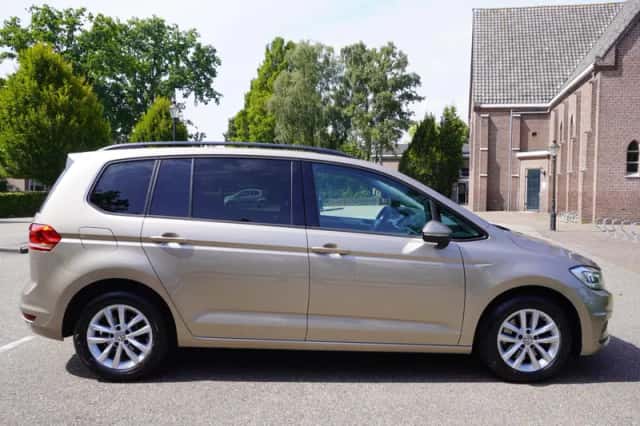 Volkswagen Touran (2019) thumbnail 5