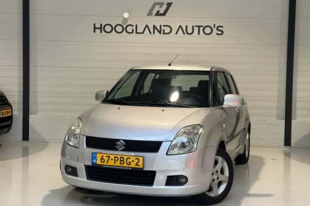 Suzuki Swift (2005) thumbnail 2