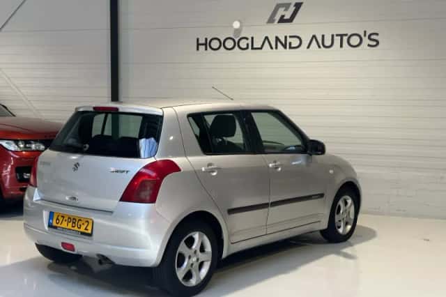 Suzuki Swift (2005) thumbnail 6
