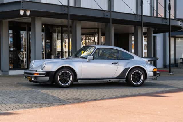 Porsche 911 (1976) thumbnail 1