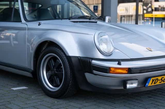Porsche 911 (1976) thumbnail 5
