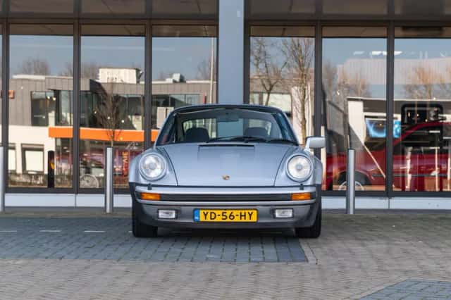Porsche 911 (1976) thumbnail 6
