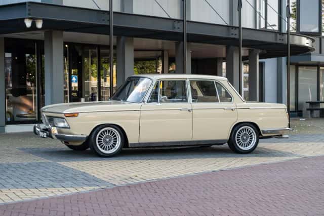 BMW 2000 (1971) thumbnail 1