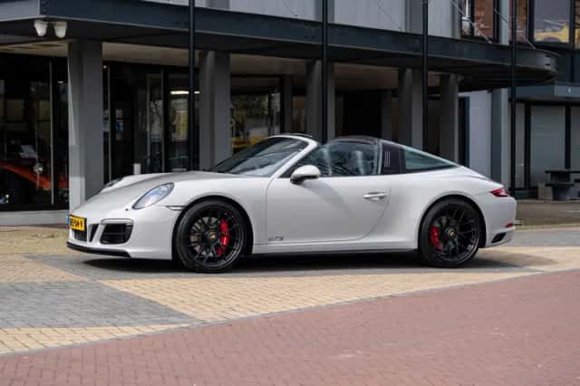 Porsche 911 (2017) thumbnail 6
