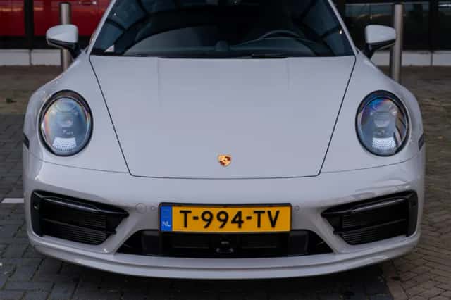 Porsche 911 (2023) thumbnail 6