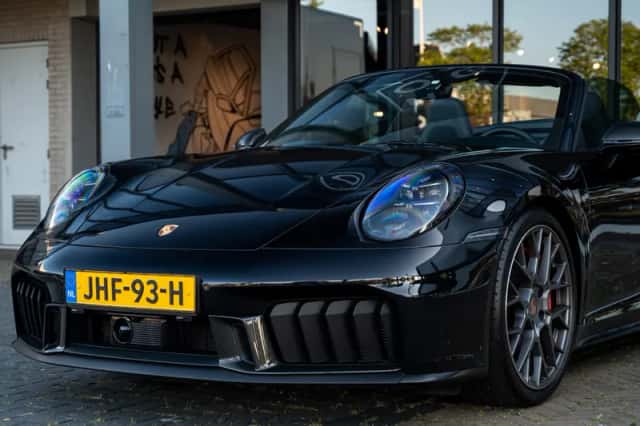 Porsche 911 (2024) thumbnail 3