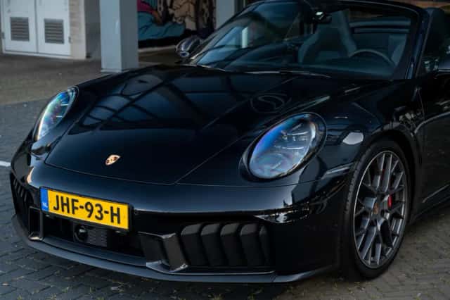 Porsche 911 (2024) thumbnail 4