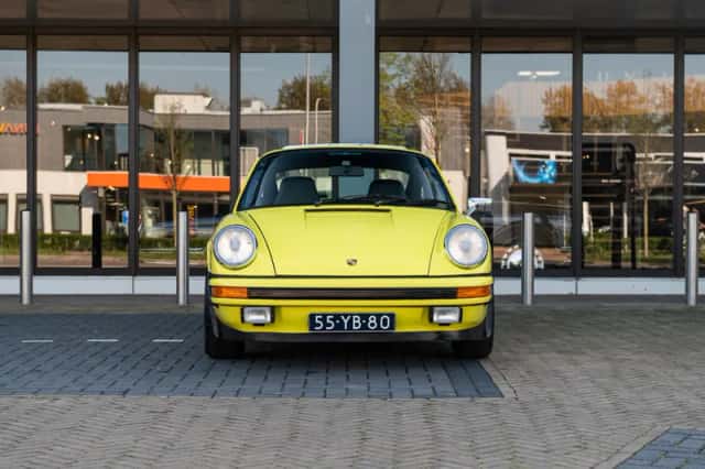 Porsche 911 (1975) thumbnail 5