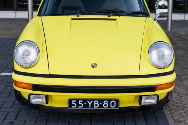 Porsche 911 (1975) thumbnail 6