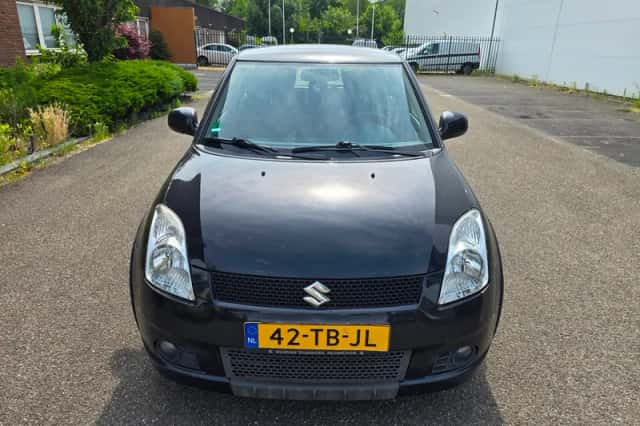 Suzuki Swift (2006) thumbnail 2