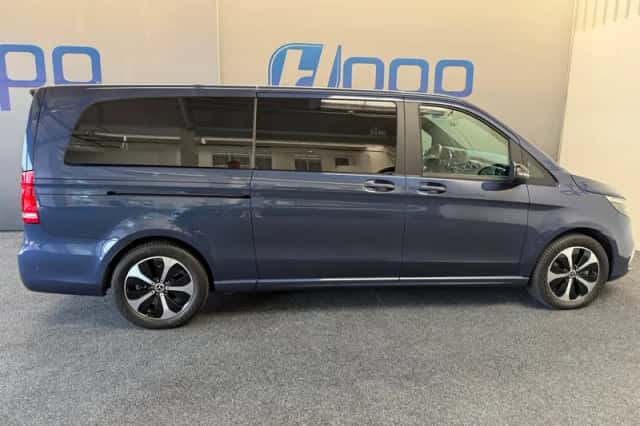Mercedes-Benz EQV (2024) thumbnail 2