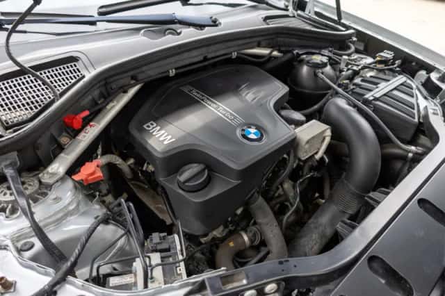 BMW X4 (2017) thumbnail 2