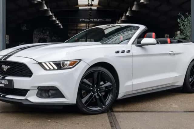 Ford Mustang (2015) thumbnail 1
