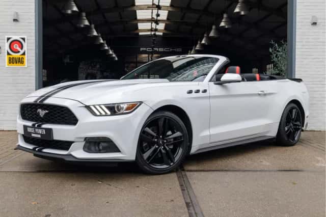 Ford Mustang (2015) thumbnail 4