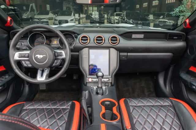 Ford Mustang (2015) thumbnail 6