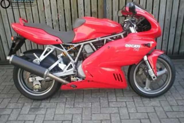 DUCATI 750 (2002) thumbnail 1