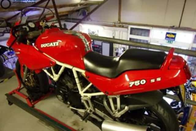 DUCATI 750 (1992) thumbnail 1