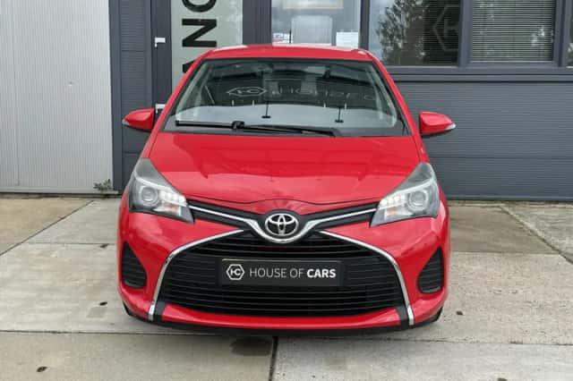 Toyota Yaris (2016) thumbnail 2