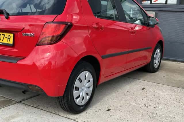 Toyota Yaris (2016) thumbnail 4