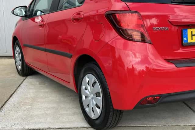 Toyota Yaris (2016) thumbnail 6