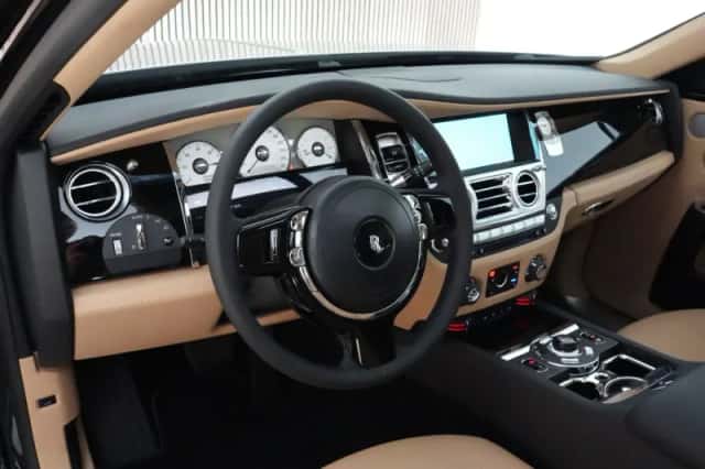 Rolls-Royce Ghost (2014) thumbnail 3