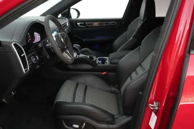 Porsche Cayenne (2021) thumbnail 4