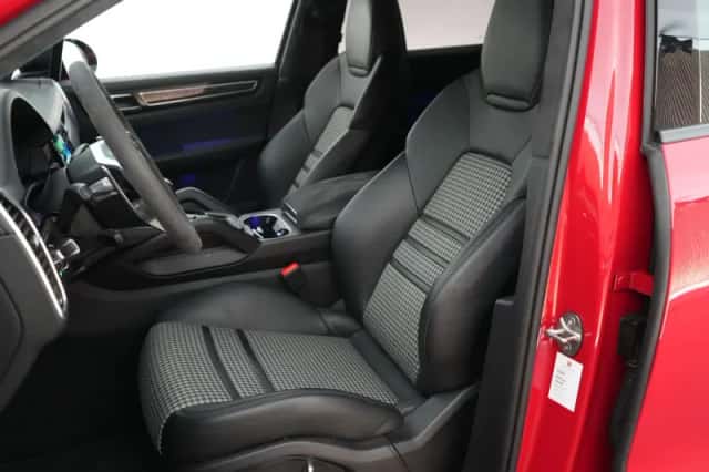 Porsche Cayenne (2021) thumbnail 5