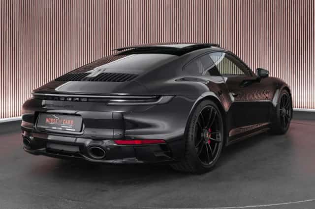 Porsche 911 (2021) thumbnail 2