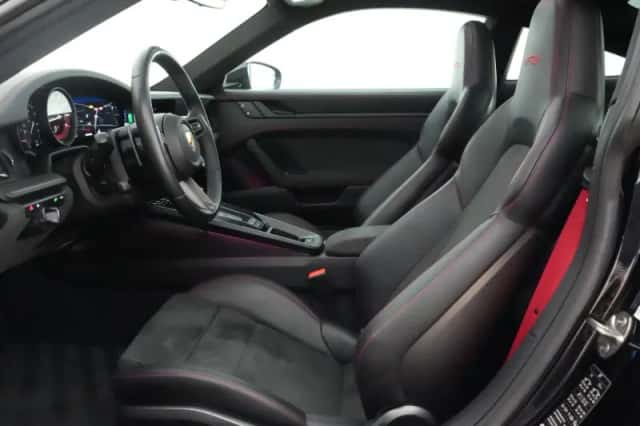 Porsche 911 (2021) thumbnail 4