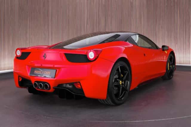 Ferrari 458 (2011) thumbnail 2