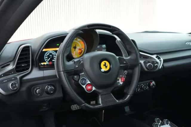 Ferrari 458 (2011) thumbnail 3