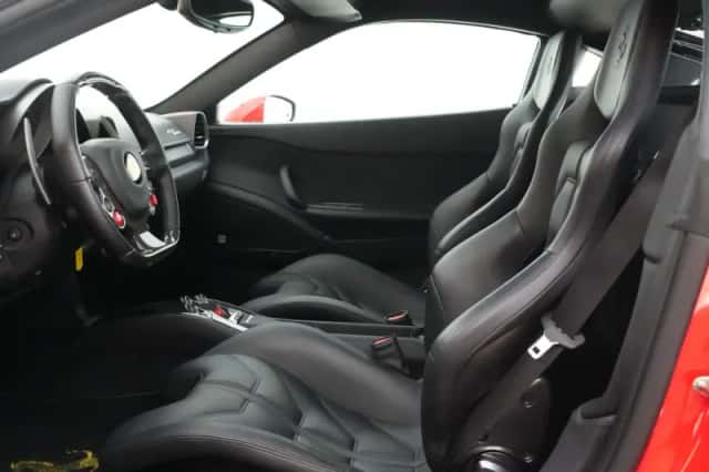 Ferrari 458 (2011) thumbnail 4