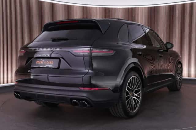 Porsche Cayenne (2019) thumbnail 2