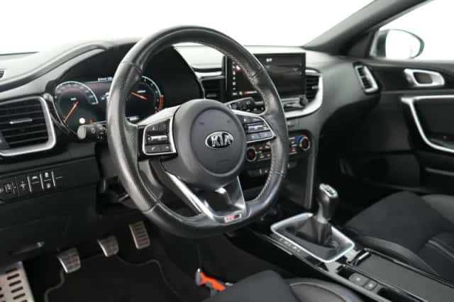 Kia Ceed (2020) thumbnail 4