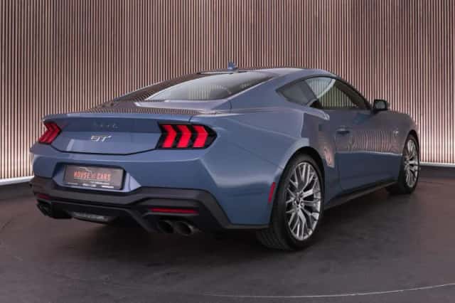 Ford Mustang (2023) thumbnail 2