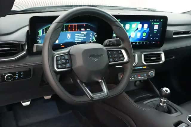 Ford Mustang (2023) thumbnail 3