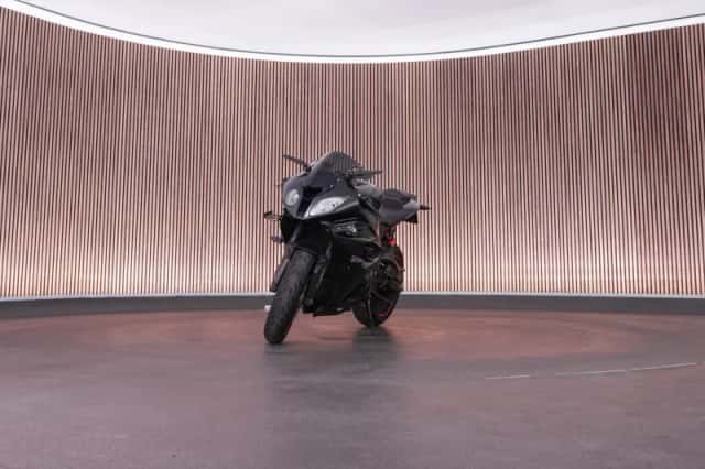 BMW - (2011)