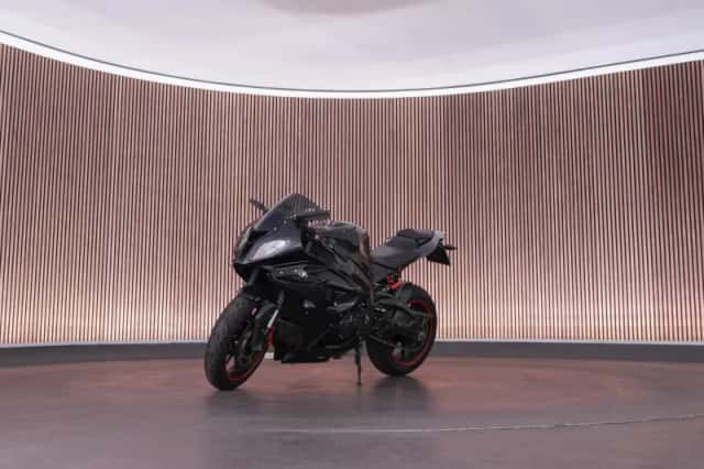 BMW - (2011) thumbnail 3