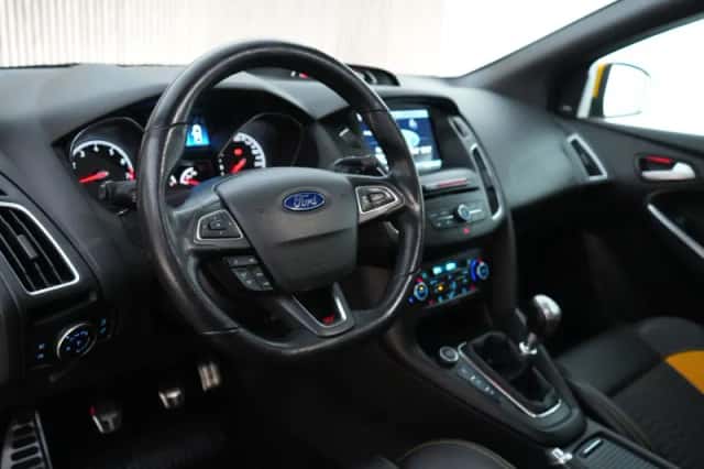 Ford Focus (2015) thumbnail 3