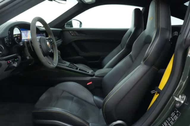Porsche 911 (2021) thumbnail 4