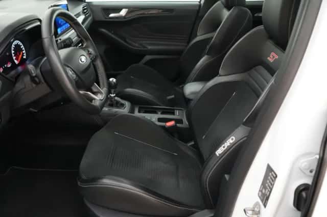 Ford Focus (2020) thumbnail 4