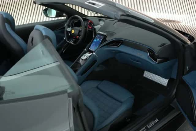 Ferrari Roma Spider (2024) thumbnail 3